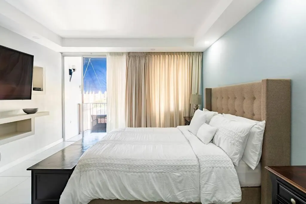 City Edge La Vie Kingston 0*,  Jamaica